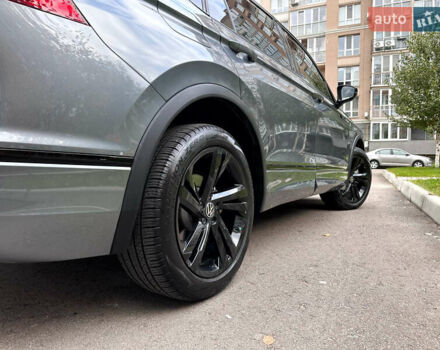 Серый Фольксваген Тигуан, объемом двигателя 2 л и пробегом 18 тыс. км за 28998 $, фото 9 на Automoto.ua