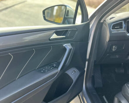 Сірий Фольксваген Тігуан, об'ємом двигуна 1.98 л та пробігом 23 тис. км за 27800 $, фото 6 на Automoto.ua