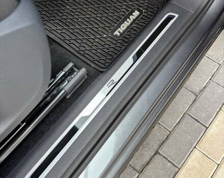 Серый Фольксваген Тигуан, объемом двигателя 2 л и пробегом 17 тыс. км за 30000 $, фото 16 на Automoto.ua