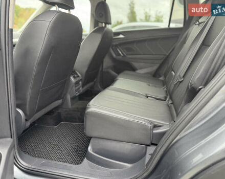 Серый Фольксваген Тигуан, объемом двигателя 2 л и пробегом 36 тыс. км за 28900 $, фото 76 на Automoto.ua