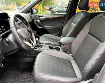 Серый Фольксваген Тигуан, объемом двигателя 2 л и пробегом 18 тыс. км за 28998 $, фото 66 на Automoto.ua