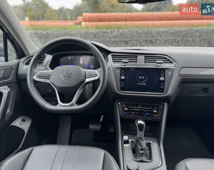 Серый Фольксваген Тигуан, объемом двигателя 2 л и пробегом 36 тыс. км за 28900 $, фото 48 на Automoto.ua