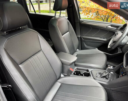 Серый Фольксваген Тигуан, объемом двигателя 2 л и пробегом 18 тыс. км за 28998 $, фото 12 на Automoto.ua