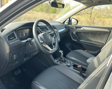 Сірий Фольксваген Тігуан, об'ємом двигуна 1.98 л та пробігом 23 тис. км за 27800 $, фото 7 на Automoto.ua