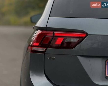 Сірий Фольксваген Тігуан, об'ємом двигуна 2 л та пробігом 2 тис. км за 31500 $, фото 27 на Automoto.ua