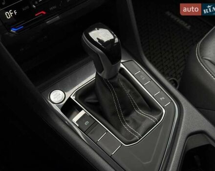 Сірий Фольксваген Тігуан, об'ємом двигуна 2 л та пробігом 2 тис. км за 31500 $, фото 75 на Automoto.ua