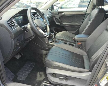 Сірий Фольксваген Тігуан, об'ємом двигуна 2 л та пробігом 60 тис. км за 7900 $, фото 6 на Automoto.ua