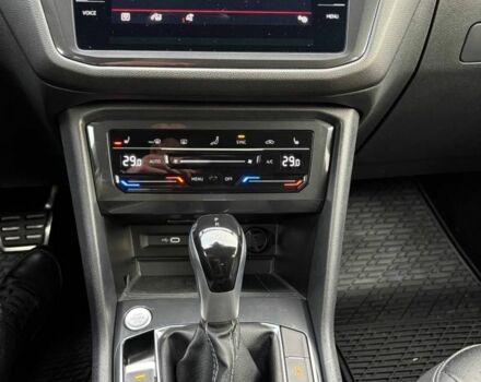 Серый Фольксваген Тигуан, объемом двигателя 2 л и пробегом 17 тыс. км за 30000 $, фото 15 на Automoto.ua