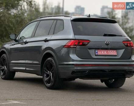 Сірий Фольксваген Тігуан, об'ємом двигуна 2 л та пробігом 2 тис. км за 31500 $, фото 26 на Automoto.ua