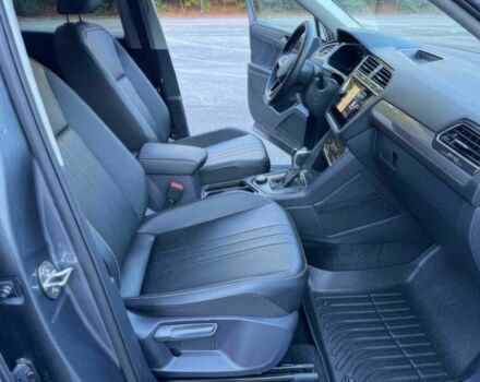 Сірий Фольксваген Тігуан, об'ємом двигуна 2 л та пробігом 19 тис. км за 14000 $, фото 10 на Automoto.ua