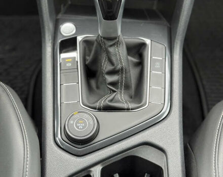 Серый Фольксваген Тигуан, объемом двигателя 2 л и пробегом 36 тыс. км за 28900 $, фото 45 на Automoto.ua