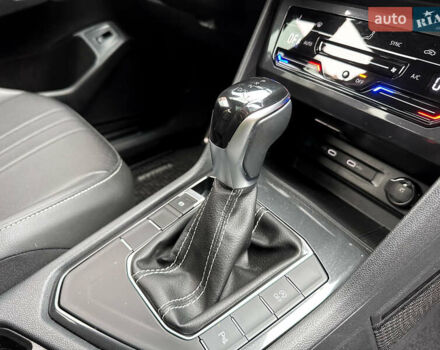 Серый Фольксваген Тигуан, объемом двигателя 2 л и пробегом 18 тыс. км за 28998 $, фото 18 на Automoto.ua