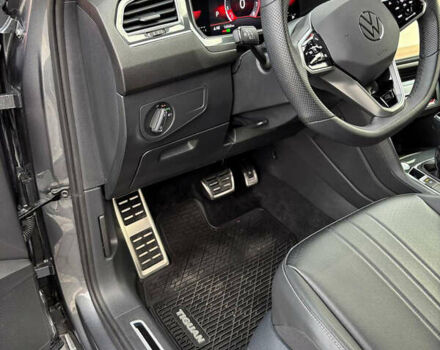 Серый Фольксваген Тигуан, объемом двигателя 2 л и пробегом 17 тыс. км за 30000 $, фото 24 на Automoto.ua