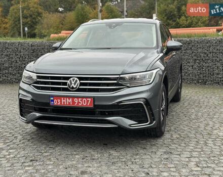 Серый Фольксваген Тигуан, объемом двигателя 2 л и пробегом 36 тыс. км за 28900 $, фото 1 на Automoto.ua