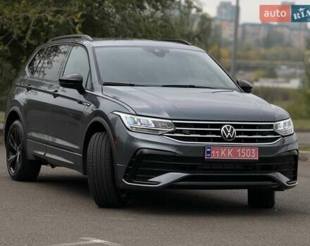 Сірий Фольксваген Тігуан, об'ємом двигуна 2 л та пробігом 2 тис. км за 31500 $, фото 3 на Automoto.ua