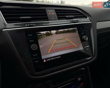 Сірий Фольксваген Тігуан, об'ємом двигуна 2 л та пробігом 2 тис. км за 31500 $, фото 71 на Automoto.ua