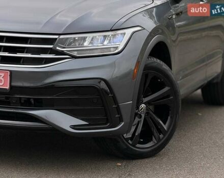 Сірий Фольксваген Тігуан, об'ємом двигуна 2 л та пробігом 2 тис. км за 31500 $, фото 4 на Automoto.ua