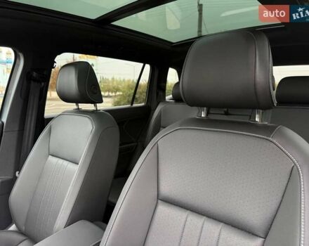 Сірий Фольксваген Тігуан, об'ємом двигуна 2 л та пробігом 2 тис. км за 31500 $, фото 52 на Automoto.ua