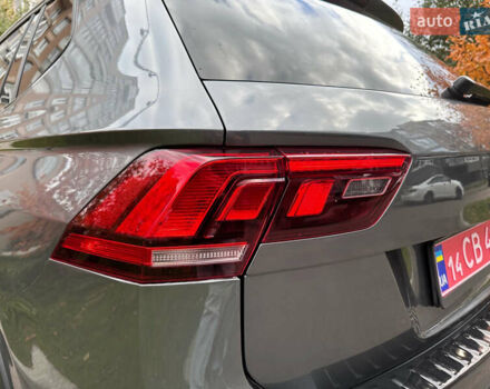 Серый Фольксваген Тигуан, объемом двигателя 2 л и пробегом 18 тыс. км за 28998 $, фото 29 на Automoto.ua