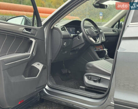 Серый Фольксваген Тигуан, объемом двигателя 2 л и пробегом 36 тыс. км за 28900 $, фото 49 на Automoto.ua