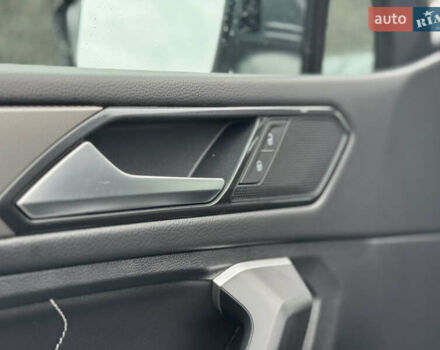 Серый Фольксваген Тигуан, объемом двигателя 2 л и пробегом 36 тыс. км за 28900 $, фото 40 на Automoto.ua