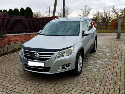 Серый Фольксваген Тигуан, объемом двигателя 2 л и пробегом 350 тыс. км за 9050 $, фото 1 на Automoto.ua