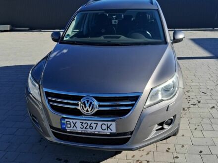 Сірий Фольксваген Тігуан, об'ємом двигуна 2 л та пробігом 213 тис. км за 9000 $, фото 1 на Automoto.ua