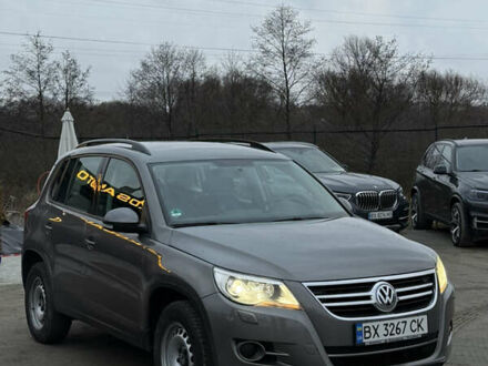 Сірий Фольксваген Тігуан, об'ємом двигуна 1.97 л та пробігом 214 тис. км за 9900 $, фото 1 на Automoto.ua