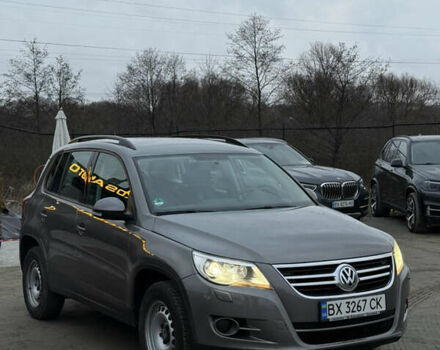 Сірий Фольксваген Тігуан, об'ємом двигуна 1.97 л та пробігом 214 тис. км за 9900 $, фото 1 на Automoto.ua
