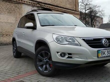 Фольксваген Тигуан 2008 в Дубно на Automoto.ua Серый Фольксваген Тигуан, объемом двигателя 1.4 л и пробегом 209 тыс. км за 8500 $, фото 1 на Automoto.ua