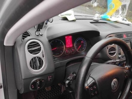 Сірий Фольксваген Тігуан, об'ємом двигуна 2 л та пробігом 254 тис. км за 7896 $, фото 1 на Automoto.ua