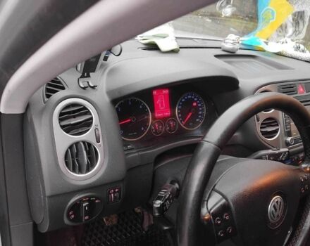 Сірий Фольксваген Тігуан, об'ємом двигуна 2 л та пробігом 254 тис. км за 7896 $, фото 1 на Automoto.ua