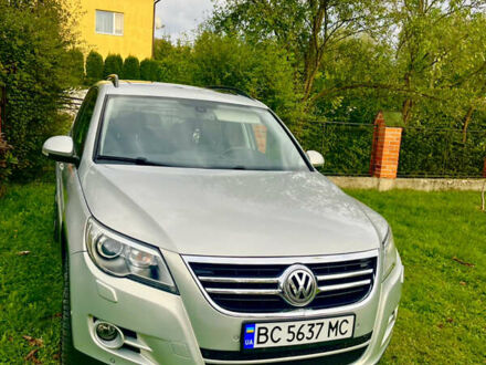 Серый Фольксваген Тигуан, объемом двигателя 2 л и пробегом 254 тыс. км за 10600 $, фото 1 на Automoto.ua