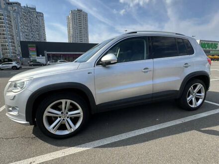 Серый Фольксваген Тигуан, объемом двигателя 1.97 л и пробегом 258 тыс. км за 12600 $, фото 1 на Automoto.ua