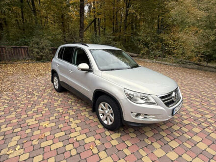 Сірий Фольксваген Тігуан, об'ємом двигуна 1.97 л та пробігом 194 тис. км за 9900 $, фото 1 на Automoto.ua