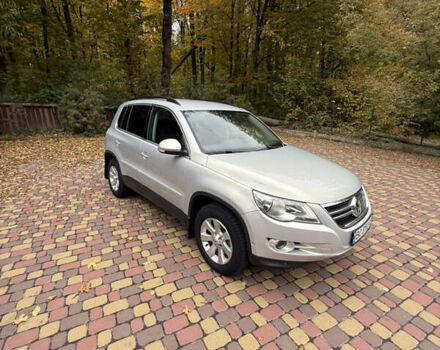 Серый Фольксваген Тигуан, объемом двигателя 1.97 л и пробегом 194 тыс. км за 9900 $, фото 1 на Automoto.ua