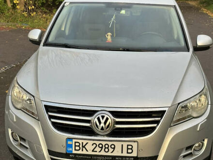 Фольксваген Тигуан 2009 в Ровно на Automoto.ua Серый Фольксваген Тигуан, объемом двигателя 1.97 л и пробегом 265 тыс. км за 9200 $, фото 1 на Automoto.ua