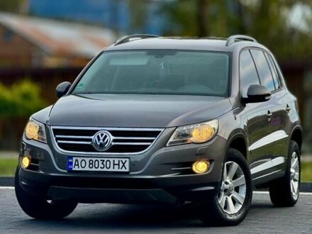 Серый Фольксваген Тигуан, объемом двигателя 2 л и пробегом 226 тыс. км за 12200 $, фото 1 на Automoto.ua