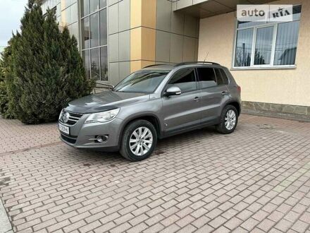 Фольксваген Тігуан 2009 у Хмельницькому на Automoto.ua Сірий Фольксваген Тігуан, об'ємом двигуна 2 л та пробігом 295 тис. км за 12200 $, фото 1 на Automoto.ua