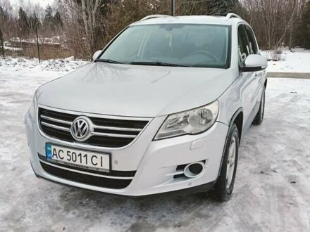 Фольксваген Тигуан 2009 в Луцке на Automoto.ua Серый Фольксваген Тигуан, объемом двигателя 2 л и пробегом 254 тыс. км за 10500 $, фото 1 на Automoto.ua
