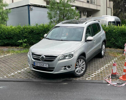 Серый Фольксваген Тигуан, объемом двигателя 2 л и пробегом 155 тыс. км за 10500 $, фото 1 на Automoto.ua