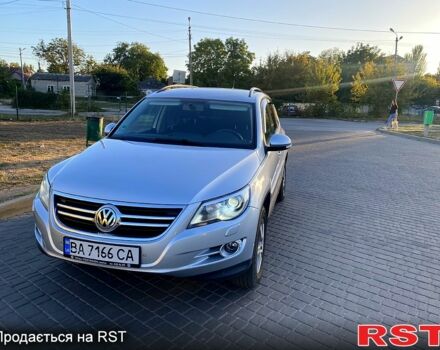 Серый Фольксваген Тигуан, объемом двигателя 2 л и пробегом 185 тыс. км за 9200 $, фото 1 на Automoto.ua