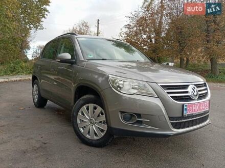 Серый Фольксваген Тигуан, объемом двигателя 1.4 л и пробегом 216 тыс. км за 9799 $, фото 1 на Automoto.ua