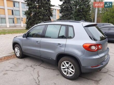 Серый Фольксваген Тигуан, объемом двигателя 2 л и пробегом 245 тыс. км за 9500 $, фото 1 на Automoto.ua