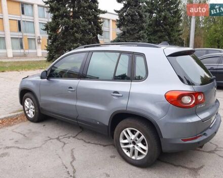 Серый Фольксваген Тигуан, объемом двигателя 2 л и пробегом 245 тыс. км за 9500 $, фото 1 на Automoto.ua