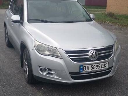 Сірий Фольксваген Тігуан, об'ємом двигуна 2 л та пробігом 250 тис. км за 10800 $, фото 1 на Automoto.ua