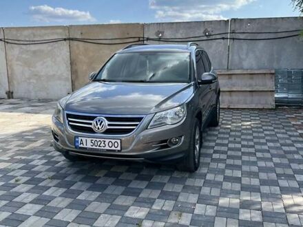 Серый Фольксваген Тигуан, объемом двигателя 1.97 л и пробегом 179 тыс. км за 12600 $, фото 1 на Automoto.ua