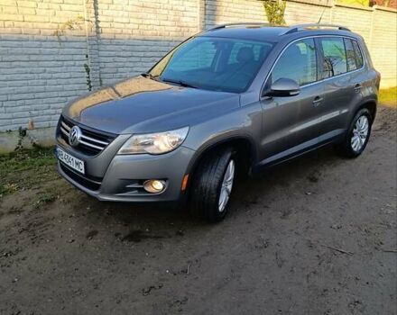 Сірий Фольксваген Тігуан, об'ємом двигуна 2 л та пробігом 288 тис. км за 9000 $, фото 1 на Automoto.ua