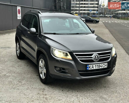 Сірий Фольксваген Тігуан, об'ємом двигуна 1.97 л та пробігом 285 тис. км за 10800 $, фото 1 на Automoto.ua