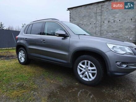 Сірий Фольксваген Тігуан, об'ємом двигуна 2 л та пробігом 115 тис. км за 11200 $, фото 1 на Automoto.ua